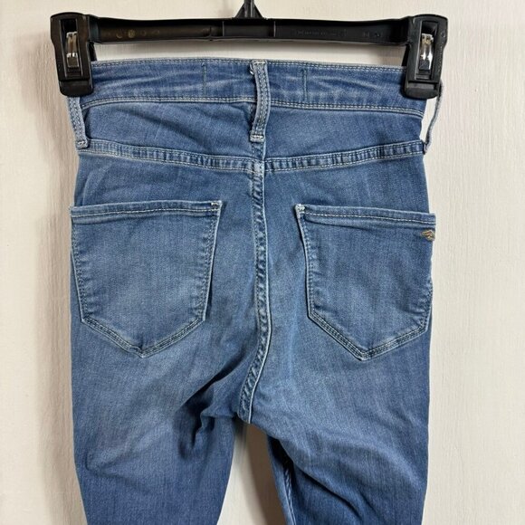 Hollister curvy ultra high rise jean leggings medium wash.  Sz 23x24 - Picture 5 of 7